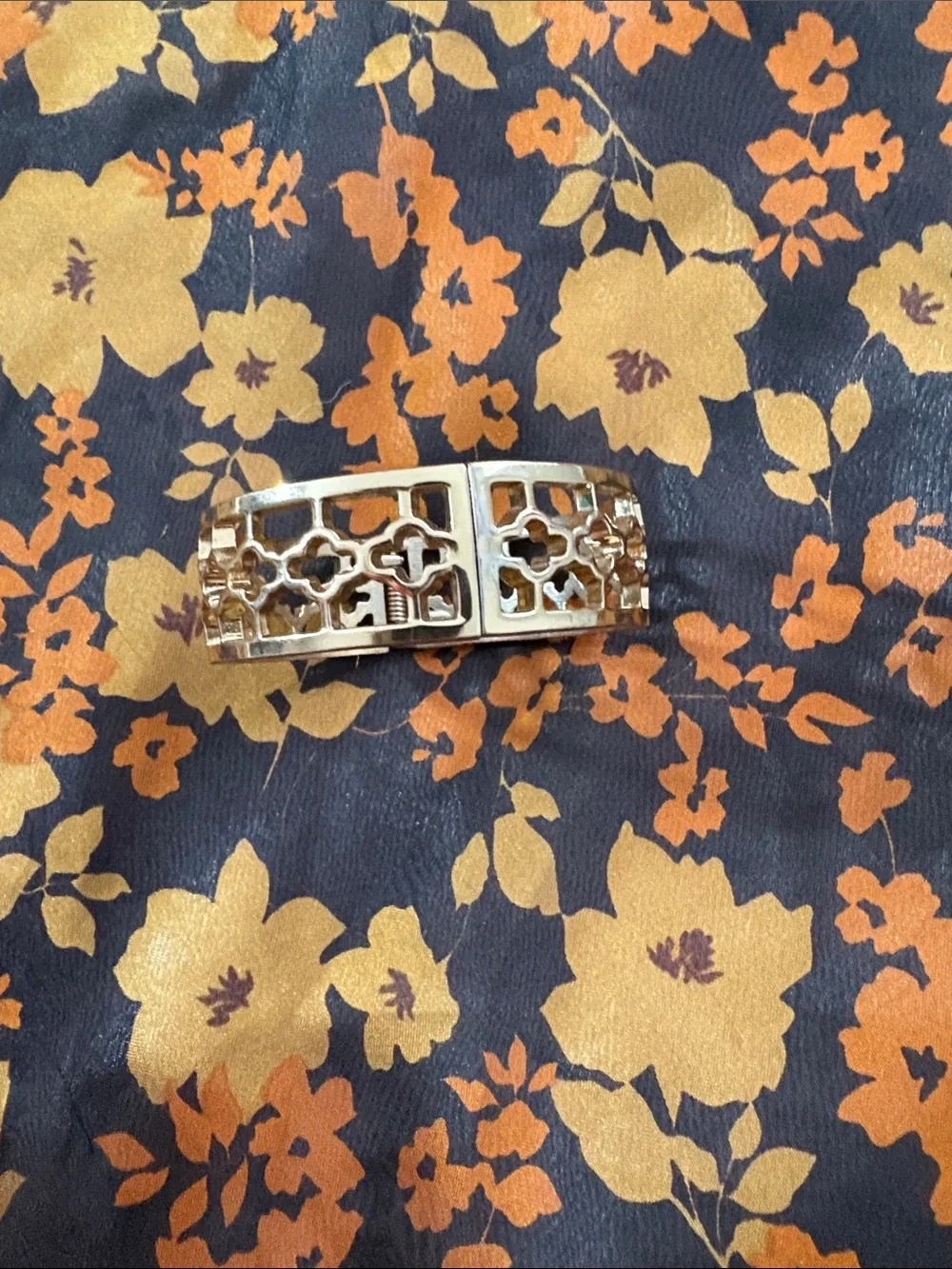 Gold Floral Cutout Bangle Bracelet - Women Jewelry